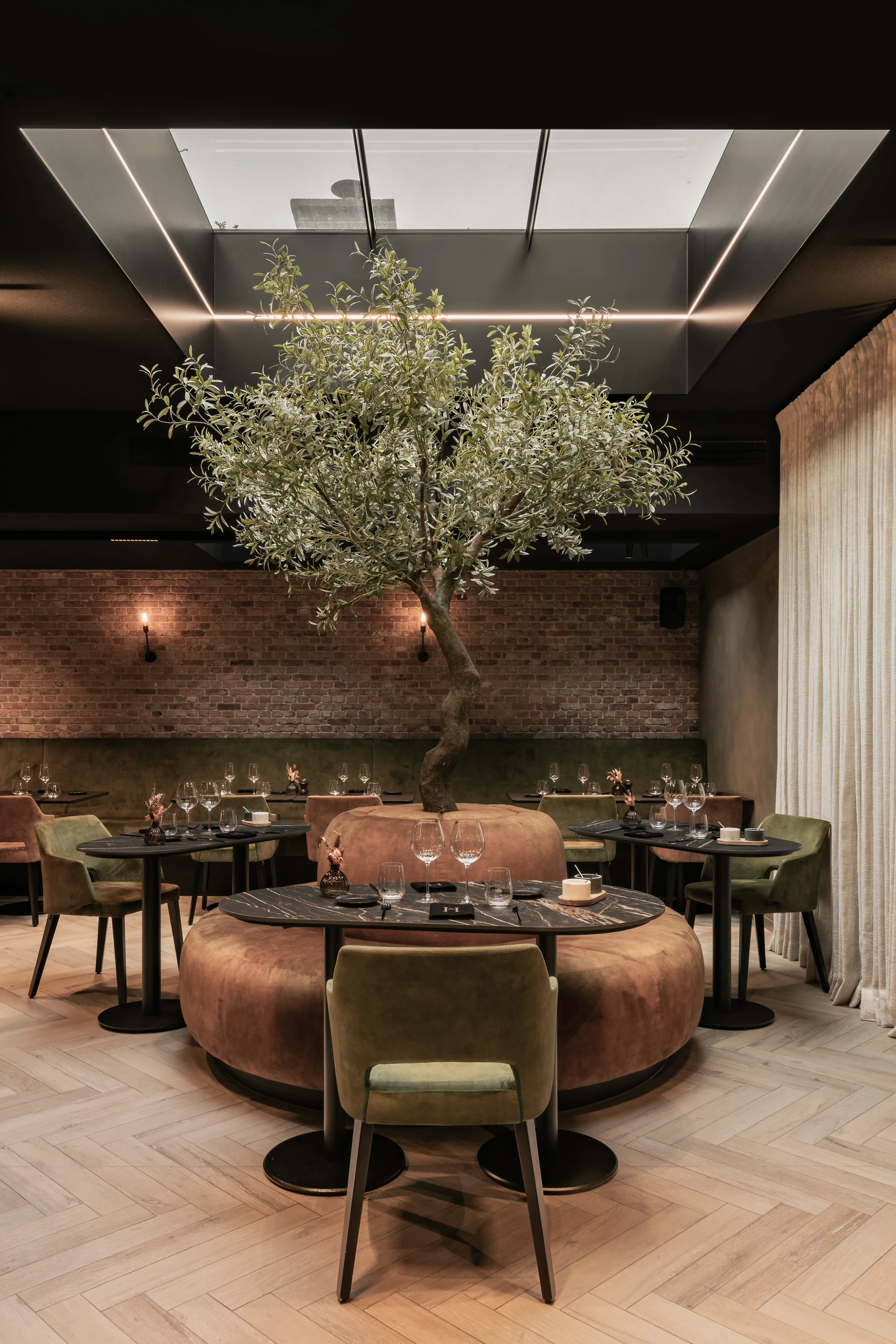 Boom en zetel in restaurant Herenhuis Izegem