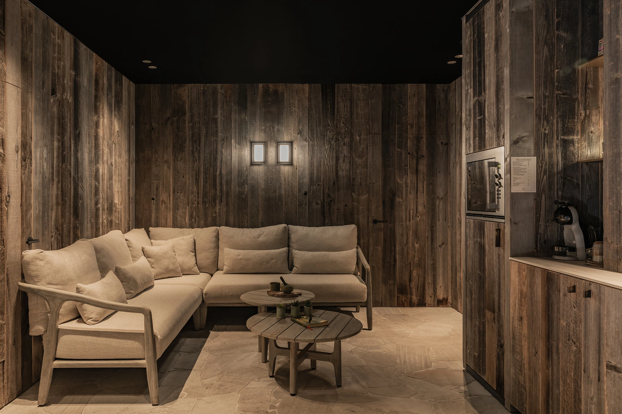 Relaxation area with armchair and honesty bar in Private Wellness Mansion Izegem