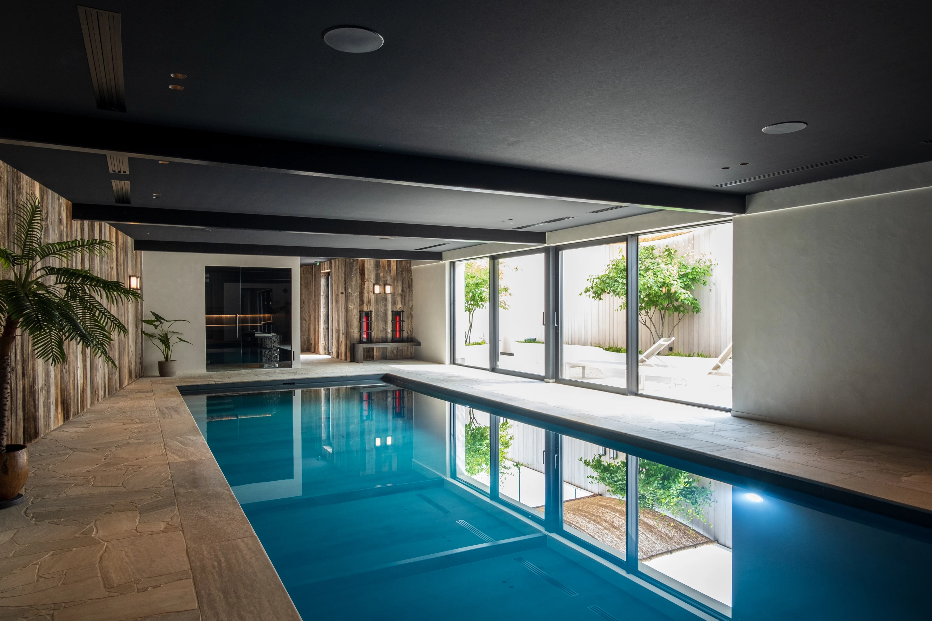 Private wellness with swimming pool and view of daytime terrace in Herenhuis Izegem