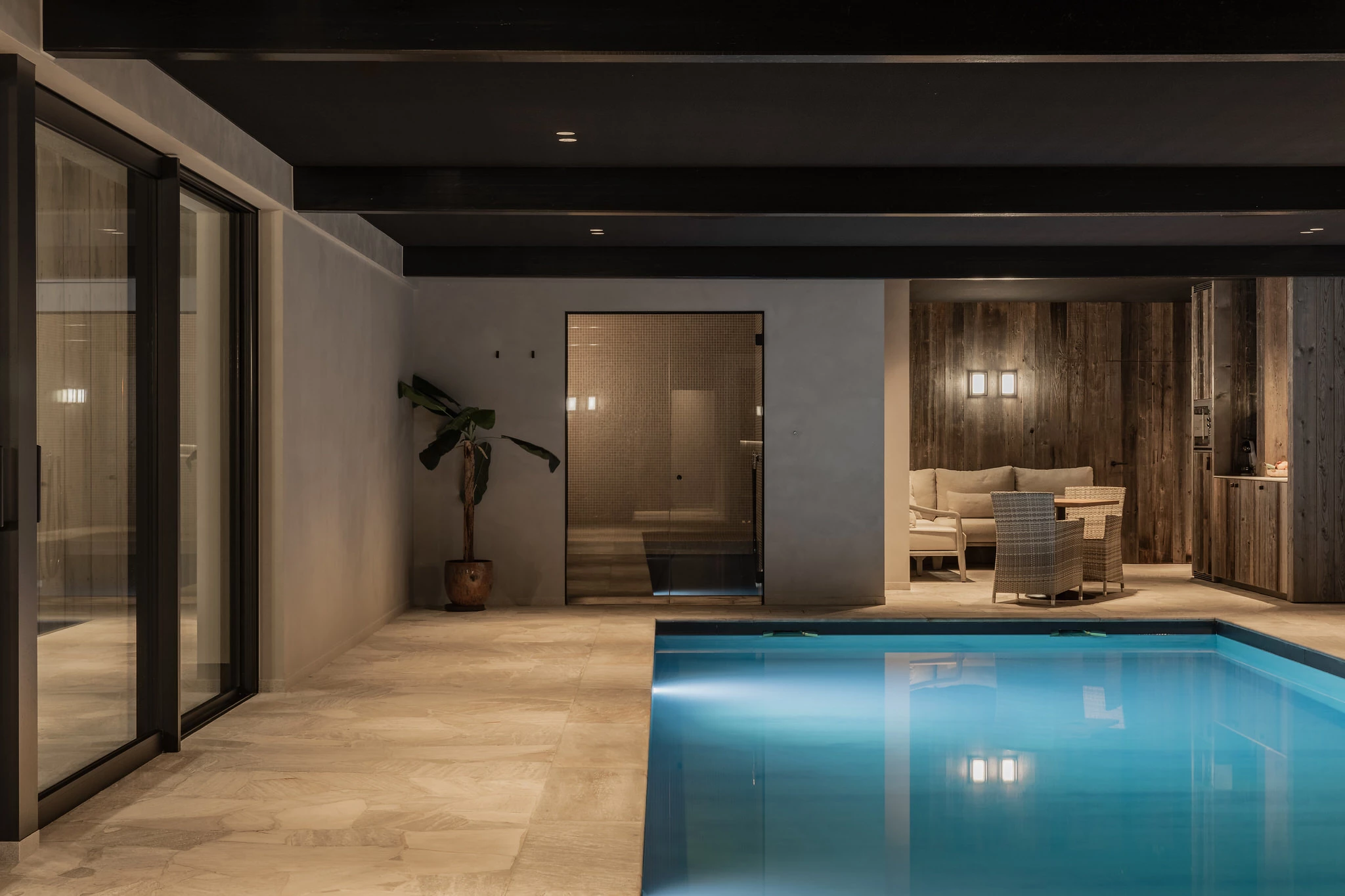 Hammam and sitting area with heated indoor pool in Private Wellness Herenhuis Izegem