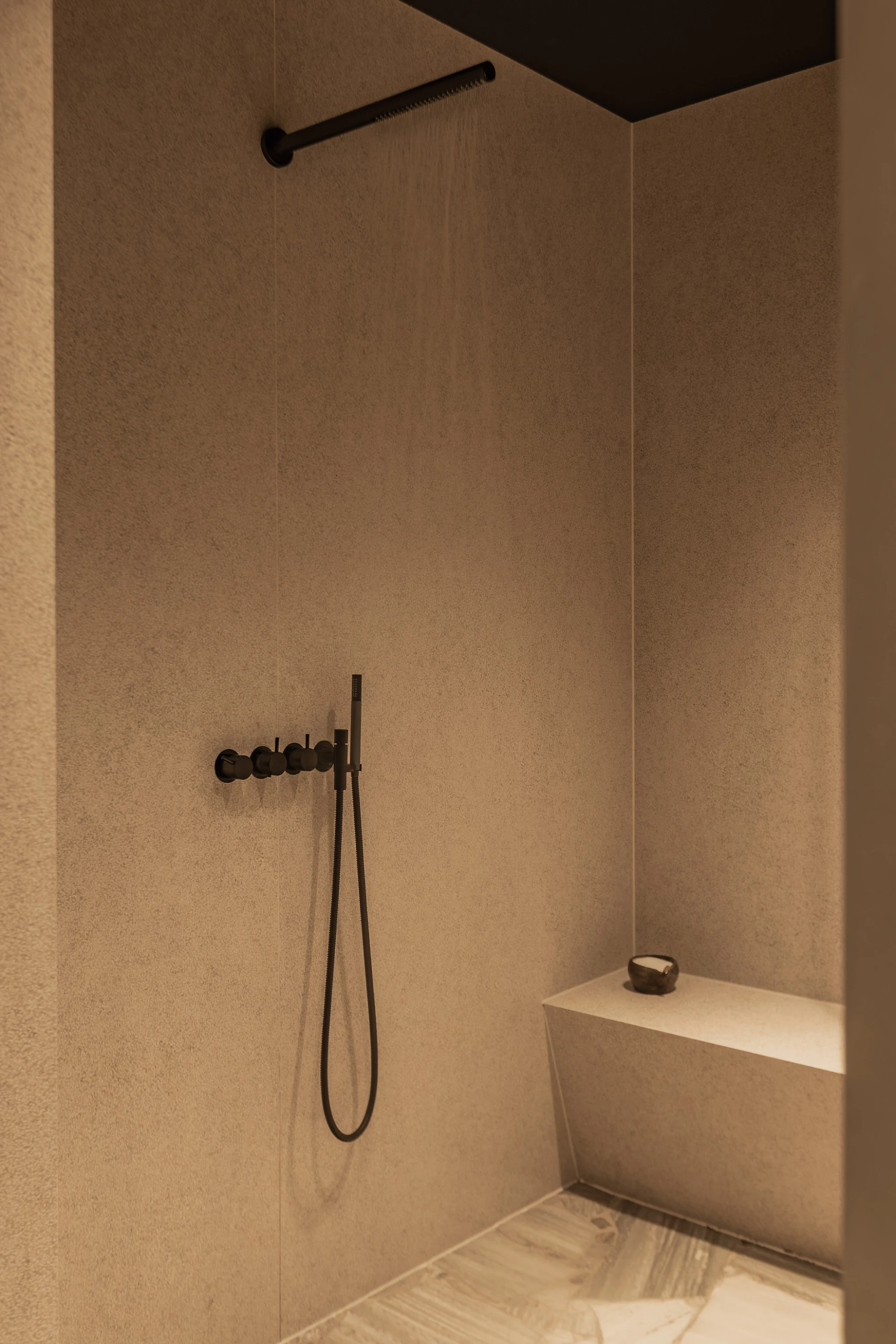 Regendouche Priv&eacute; wellness Herenhuis Izegem